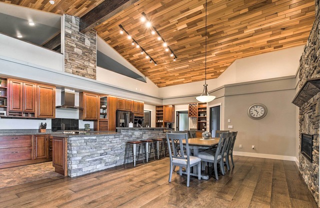 Mendenhall Valley Escape w/Furnished Deck!