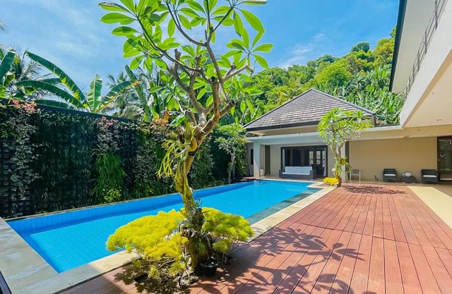 Merbau Luxurious Villa Senggigi by The Lavana - 5 Bedroom Villa