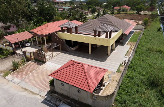 MERSING MAPLE VILLA, NEAR TIOMAN ISLAND JETTY