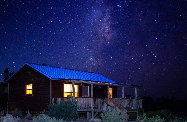 Mesquite Cabin w/Hot-Tub + Hill Country Views!
