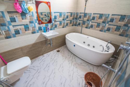 mezzanine villa W/T Hot Tub Jacuzzi