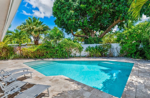 "MIA OASIS"! 4BR 2400Sqft in Ft Lauderdale