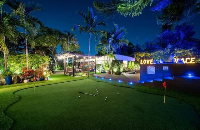 Miami Love&Peace Zen Oasis-Pool- Basketball Hoop