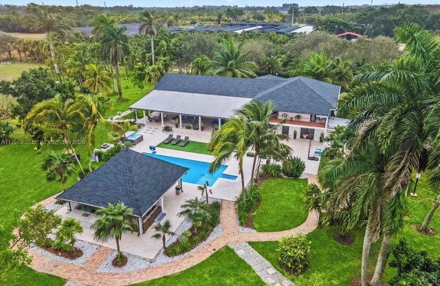 Miami modern farm, pool, tennis/pickleball and soccer