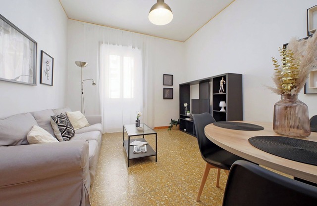 Michele's Flat - Two Bedroom Apartment, Sleeps 5
