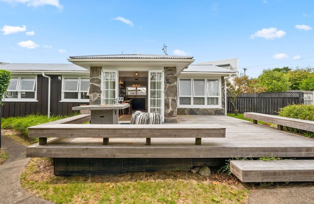 Mid-Century Charm - Taupo Holiday Home