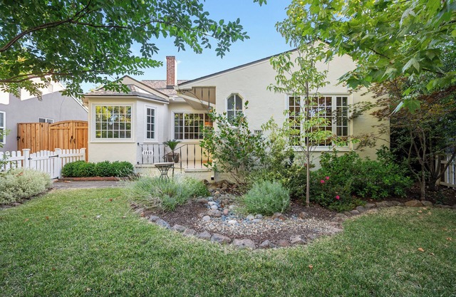 Mid-Century Modern Bungalow Near McKinley Park!