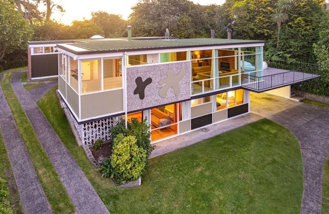 Midcentury Modern Masterpiece - 4bedroom Home in Whanganui