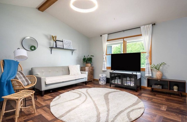 Midlake Elegance Retreat