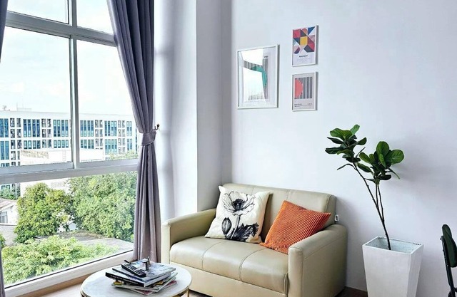 Midtown Duplex 272 : free WIFI, 150 meters to BTS , 100 meters to shopping mall