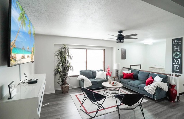 Midwest Haven- Spacious, Family Home, Near Airport