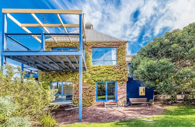 Mills Court, Quirky seaside house at Smiths Beach, bring the surf boards!