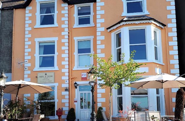 Min y Don Guest House