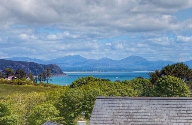 MIN Y NANT, pet friendly, country holiday cottage in Abersoch