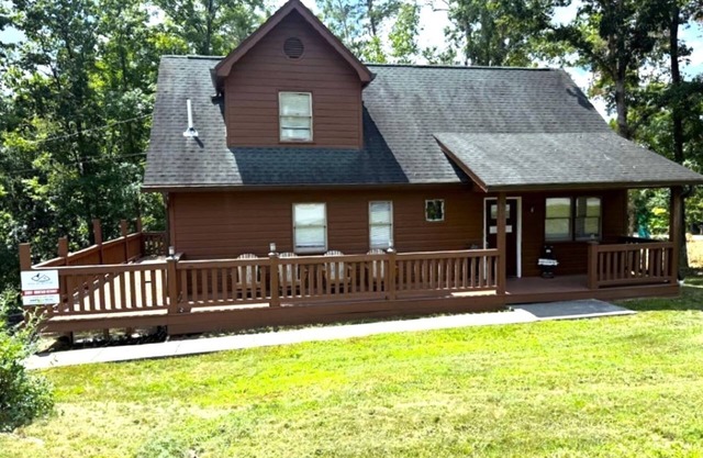 Minutes from downtown Pigeon Forge! Free tickets.