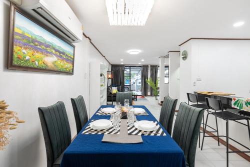 MIQ HK16, Huay Kwang MRT, 3BR, Pool Table