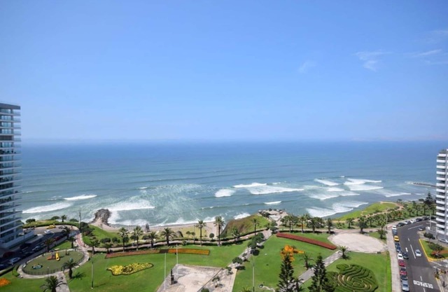 Miraflores Huge Ocean Luxury Condo 2433 ft² (226 m²)