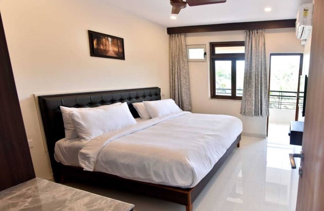 Miramar Beach-side 3BHK Fully Furnished Apartment