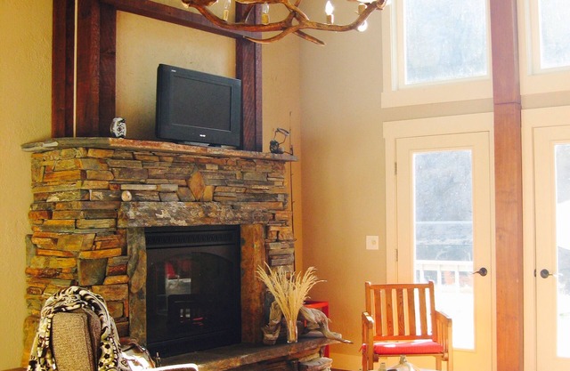 Missouri Riverfront Bungalow Near Craig MT.