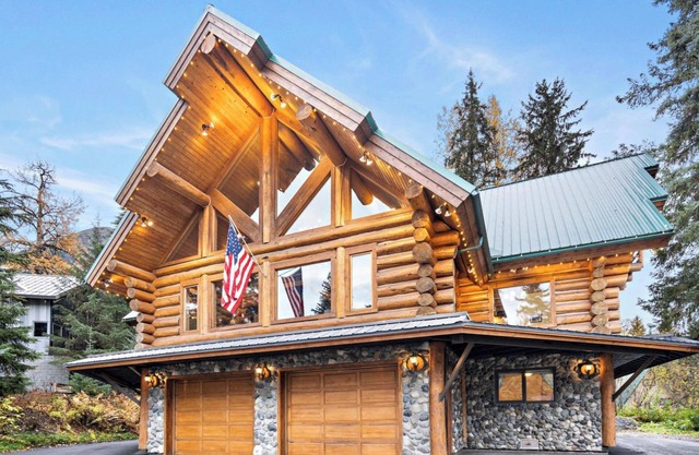 Misty Pines Lodge - Premier Mountainside Lodge Near Ski Lift