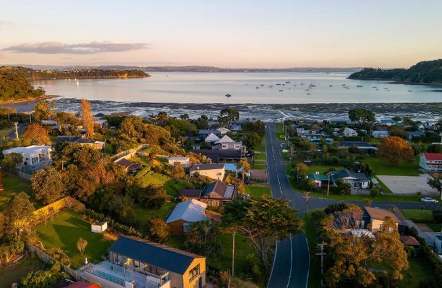 Moa Cottage in Oneroa Village