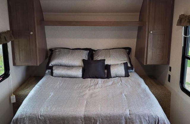 Moceanset Getaways - Elegant, Ocean, Mountain and Sunset Views "Camping Experience"