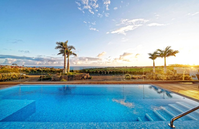 Modern villa with sea views, private pool, jacuzzi, pool bar, bbq