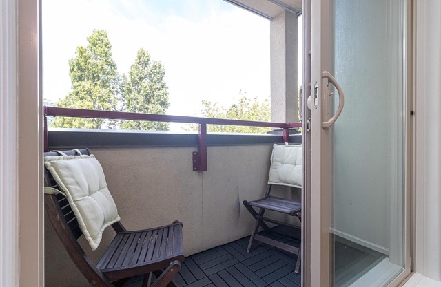 Modern 2 Bed 2 Bath and 5 Min Walk to Downtown and Seawalk