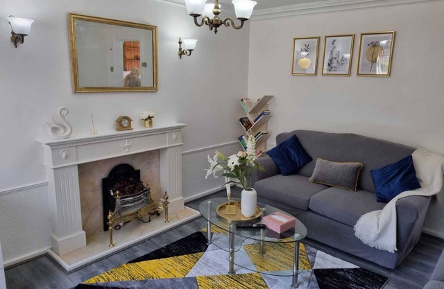 Modern 2-Bed Home - Private Garden, Parking & WiFi