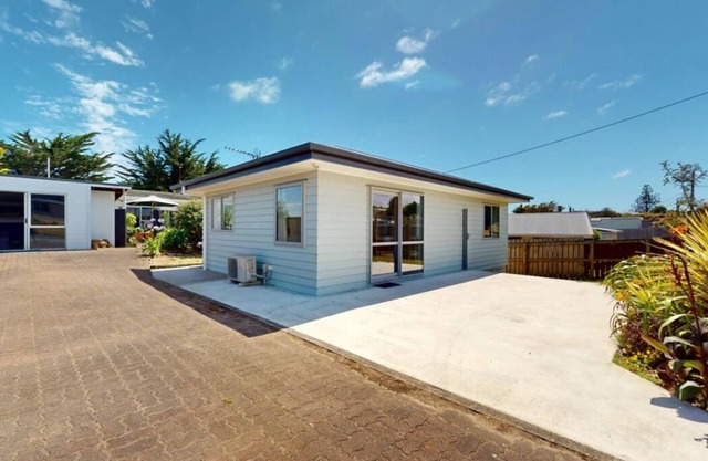 Modern 2 Bedroom house - a home away from home!