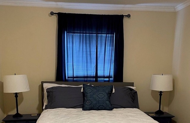 Modern 2 bedroom apartment in downtown Shelburne