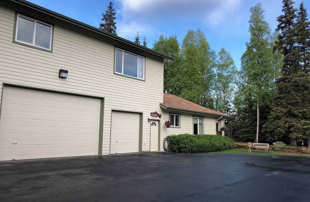 Modern 2-bedroom corporate apartment with WiFi, fitness room in South Anchorage