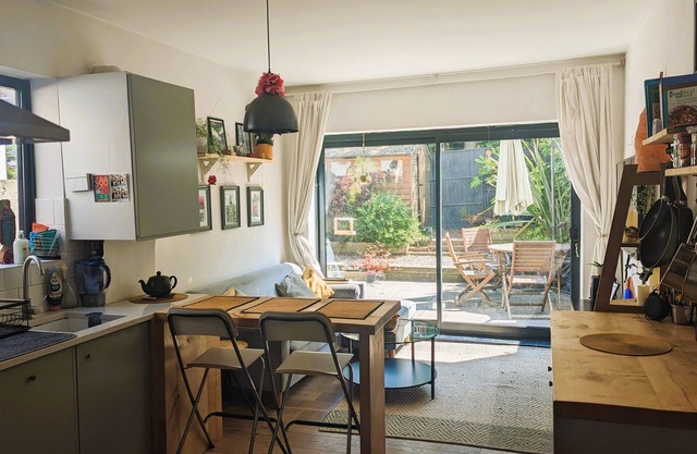 Modern 2-bedroom garden apartment in North London
