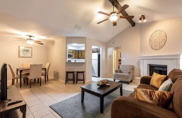 Modern 2 BR near AT&T Stadium & Six Flags Sleeps 6