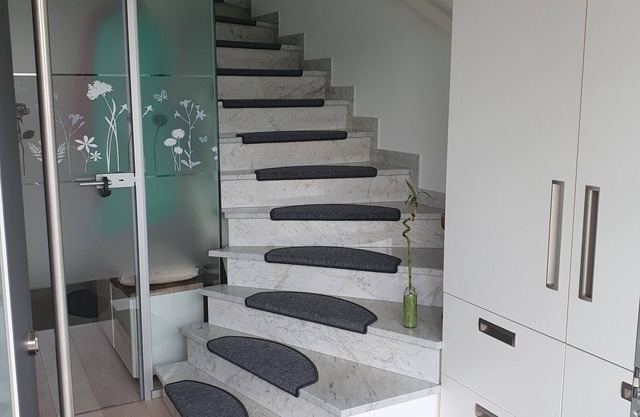 "Modern 2-room apartment in Troisdorf, centrally located - perfect retreat!"