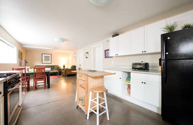 Modern 2BR in Rockridge/Berkeley, Walkable to Shops, Dining, Grocers, BART