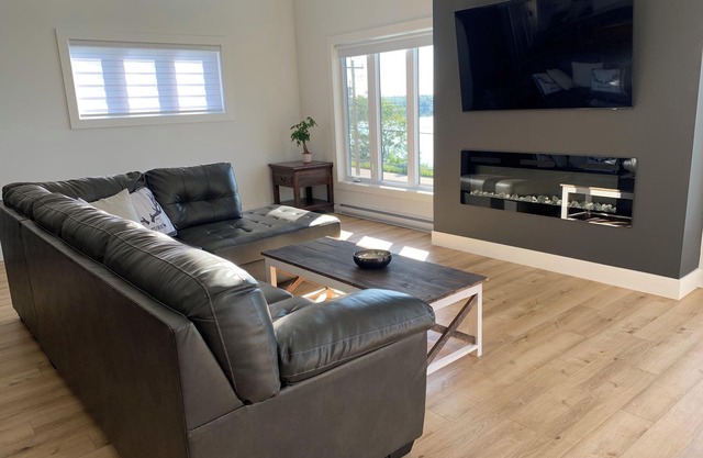 Modern 3 Bedroom Cottage on Mira River