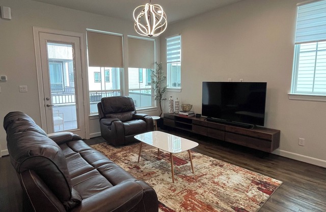 Modern 3-Bedroom Townhome Near Texas Medical Center & NRG Stadium