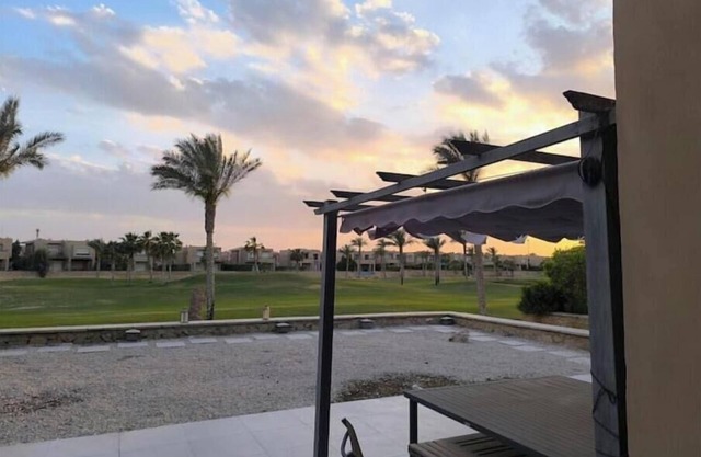 Modern 3 BR villa w/stunning golf view