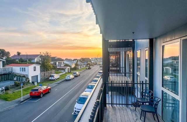 Modern 3Bdr/2bath Apartment ~beach ~golf ~shops