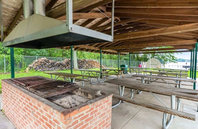 Modern [3BR/2BA] Family Home in Commerce Township