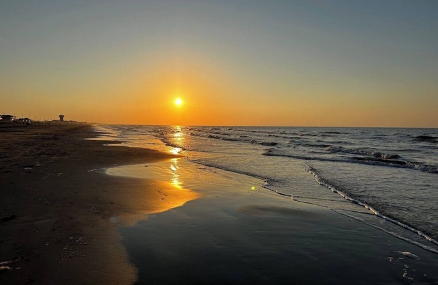 Modern 3BR Beach Bungalow | Sleeps 10 | Walk to Sand + Gulf Views | Unit 16