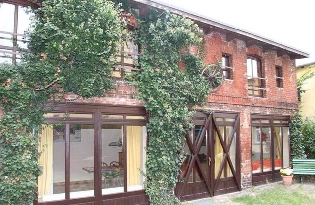 Modern 3V apartment in a listed building in Berlin's Reinickendorf area