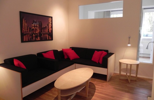 Modern 4.5-bedroom apartment for up to 10 people, Wi-Fi included