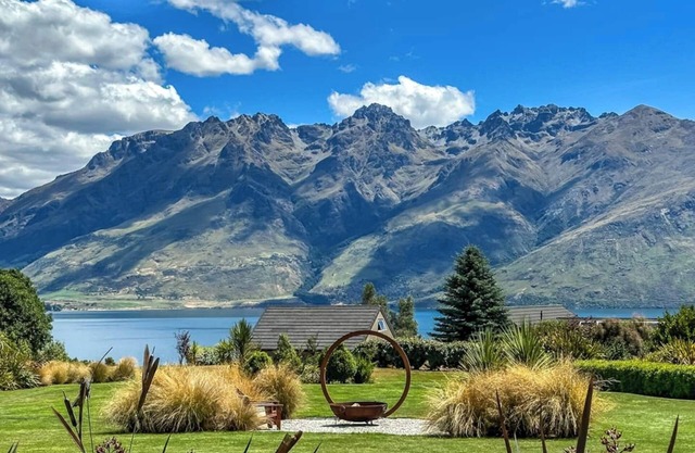 Modern 4 Bed 4 Bath home with spa and outdoor fireplace