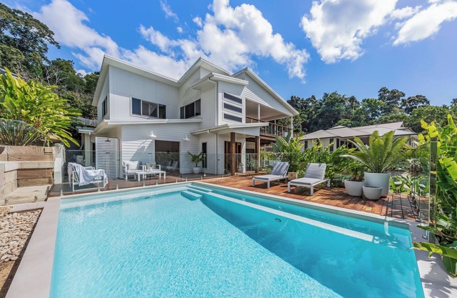 Modern 4 bedroom 3 bath home with private swimming pool