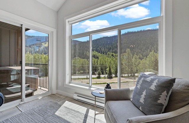 Modern 4 Season Mountain Living