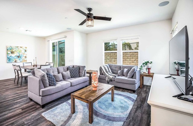 Modern 4BR｜Fenced Yard｜Office Space｜Relaxing Outdoor Area｜Park Nearby#41279