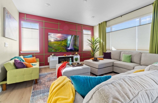 Modern 5BR Getaway | Hot Tub, Game Room, Fireplace, Grill & Pet-Friendly