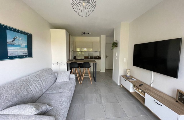 Modern Apartment in Vieux-Boucau: Near Beach, Shops, Parking & Terrace